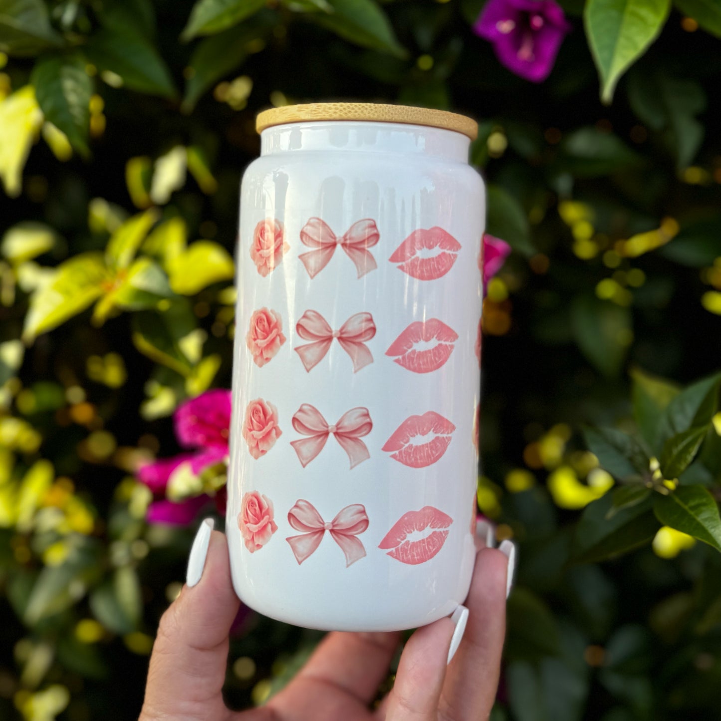 Pretty 16 oz. Frosted cup featuring Roses, Bows and Lips